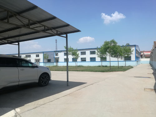 德州健之源地處魯西北平原，毗鄰黃河故道森林公園，生產條件環(huán)境優(yōu)越，擁有現(xiàn)代化的廠房，標準化的生產車間，公司擁有三證：SC食品生產許可證、GMP證、食品出口生產企業(yè)證書，生產過程中采用ISO22000管理體系進行科學管理，并擁有近十年的生產加工經驗，產品口感、湯色、功效等各項指標均能達到客戶滿意，生產采用全自動帶線帶牌袋泡茶包裝機生產線，有全套的粉碎和超微粉碎、分篩、烘干、滅菌、制粒、制袋等設備，科學的生產工藝和嚴格規(guī)范的滅菌殺毒技術。